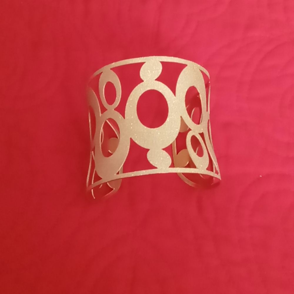 Bangle bracelet